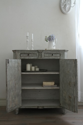 Gustavian Antique�����ɥܡ���