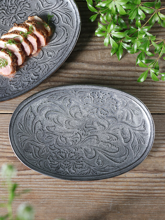 陶悦窯 唐草彫オーバル皿 黒柚子銀塗り