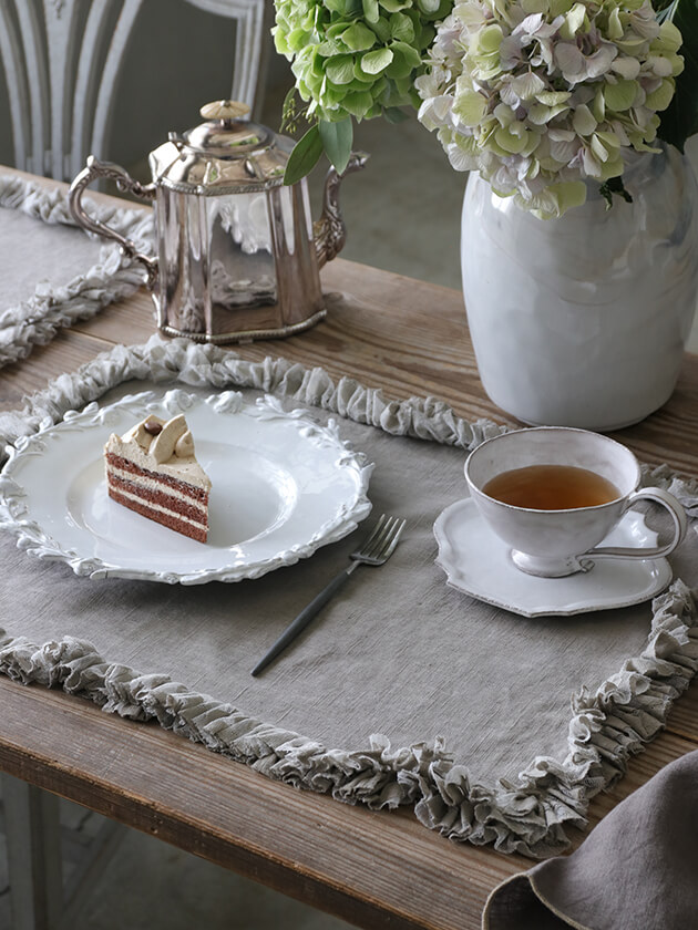 Chez moiプレースマットEssential Chicスチールグレー