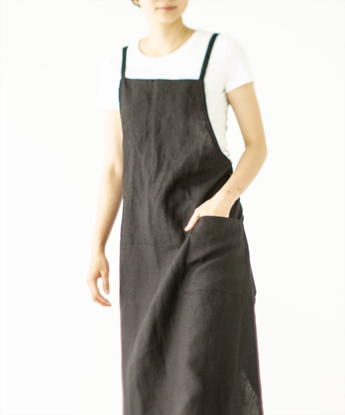b2c フルエプロン｜リネン（ブラック） #メール便 #SALE | キッチン