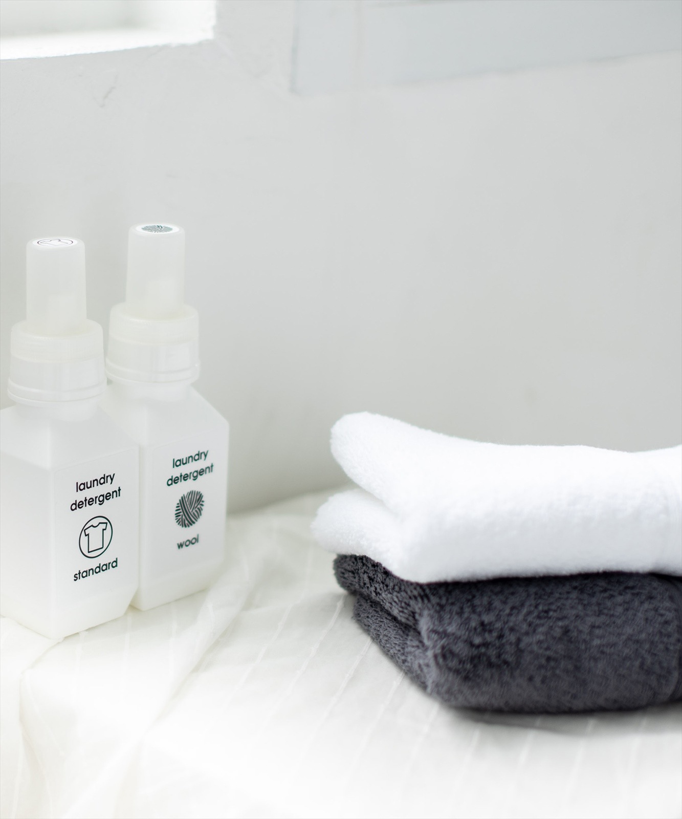 b2c ランドリーボトル S （ホワイト） #SALE | 詰め替えボトル・容器