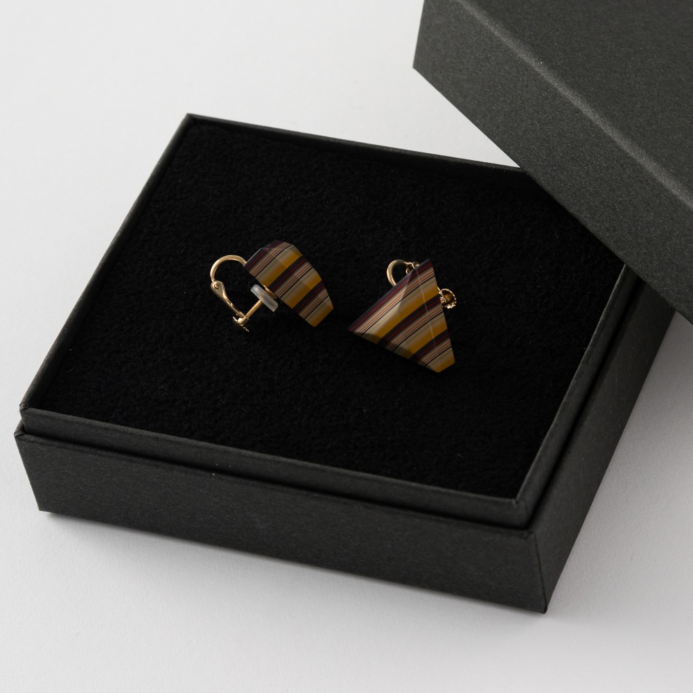 堆漆イヤリング ベージュ