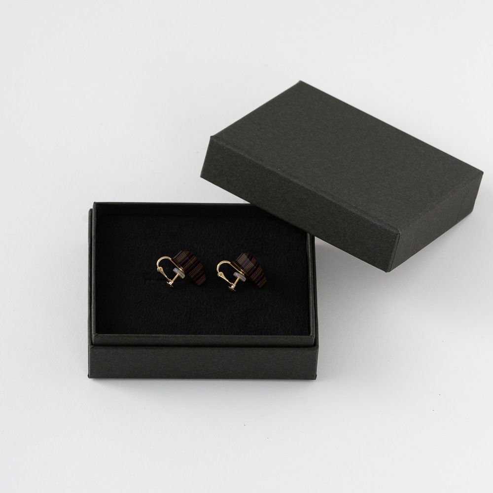 堆漆イヤリング紫