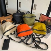 スクエア ショルダーバッグ 小さめ 軽量 レディース メンズ 男女兼用 バッグ スマホバッグ タテ型 コンパクト収納 斜め掛け カジュアル 旅行 ショッピング|ユニセックス雑貨|ユニセックスファッショ