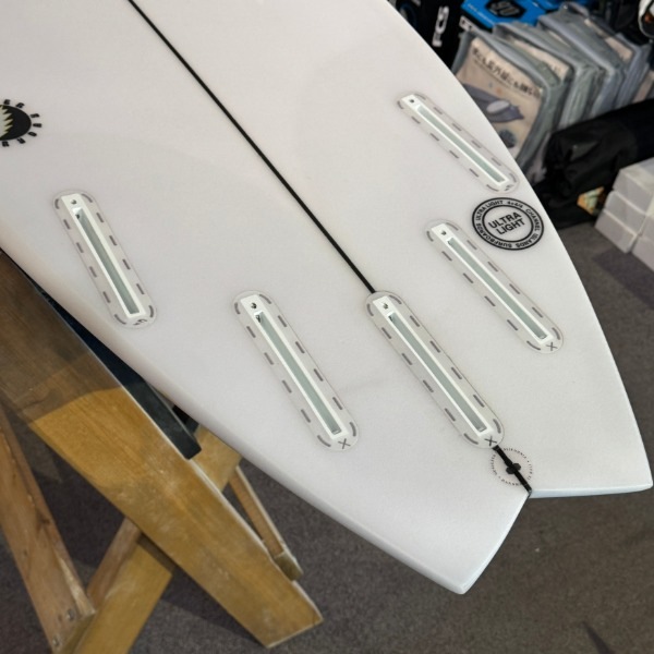 新古品】未使用アウトレットサーフボード 5'11 32.4L CHANNEL ISLANDS