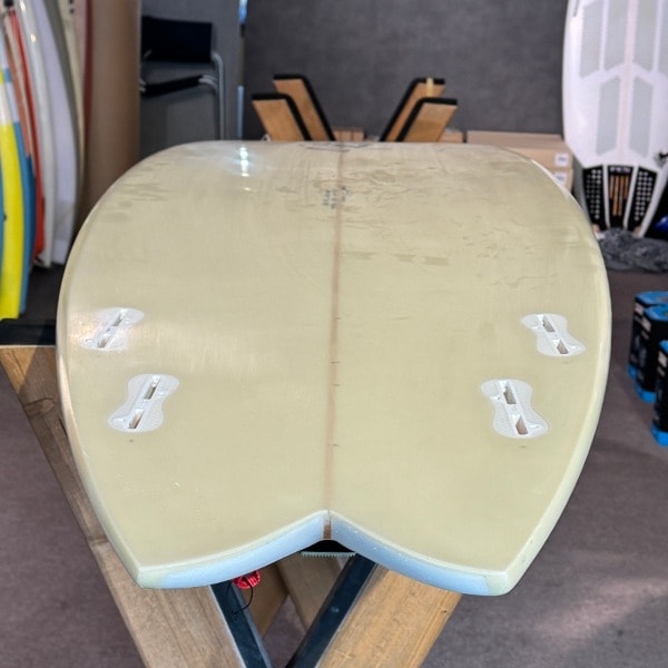 中古】ON SURFBOARD FQD 6'8 52L ショートボード クワッド スワロー