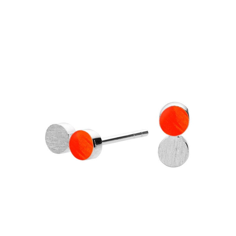 SIGN dotty stud tiny【NEON ORANGE / SILVER】