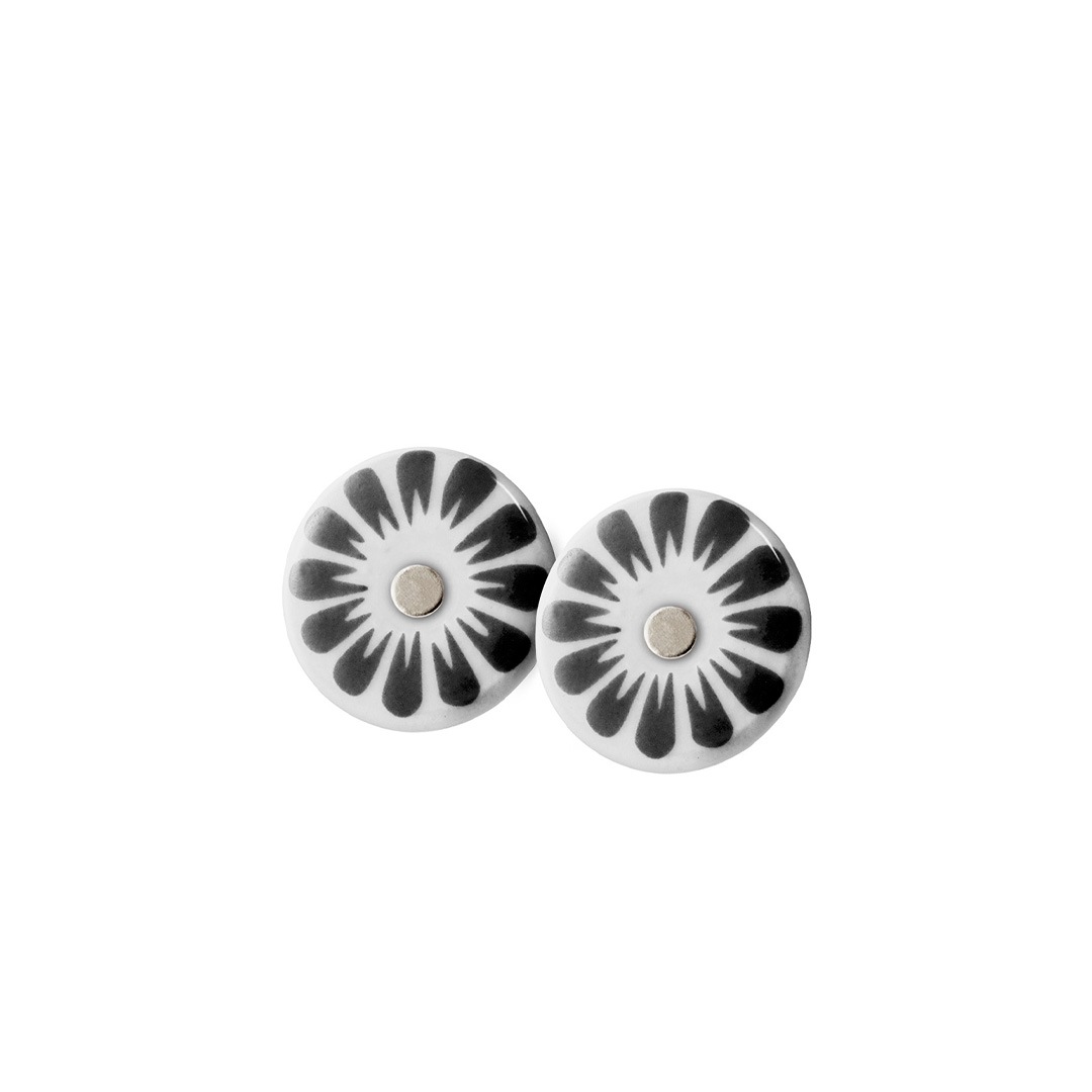 BLOOM stud【WHITE / BLACK】
