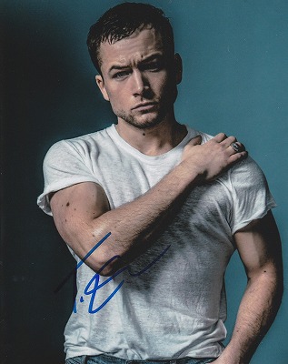 タロン・エガートン 直筆オートグラフ | オートグラフ（直筆サイン