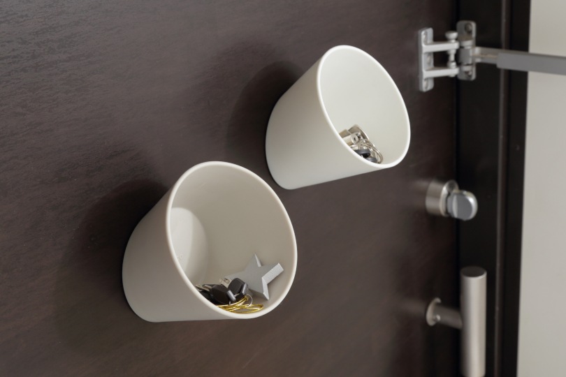 マグネットでつけるハンガーフック小物入れ decuppo | インテリア