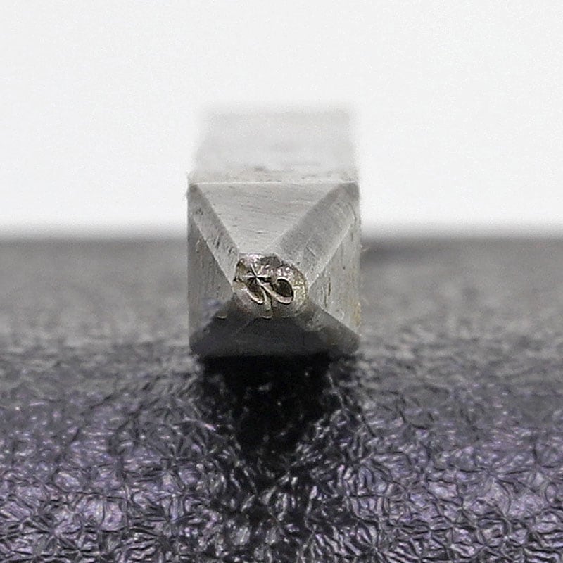 小次郎 高級刻印 Ct 曲 0.8mm | 彫刻・刻印・石留工具・接着剤,刻印,精密刻印 | シーフォース 世界の工具・彫金 オンラインショップ