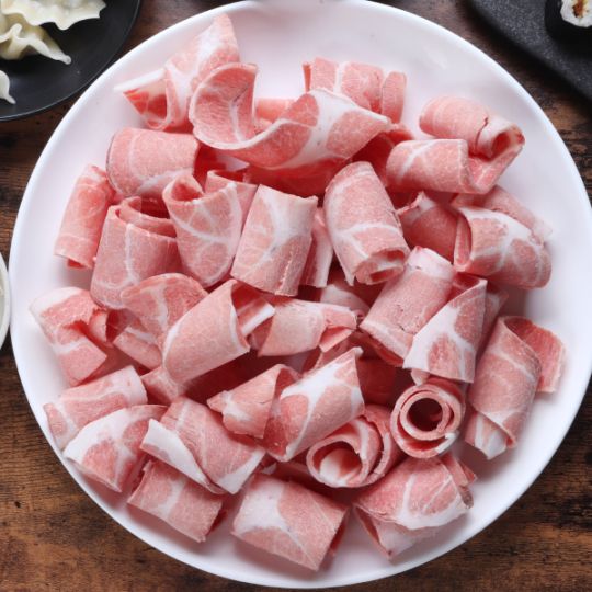 [凍] 豚肩ロース 薄切り 丸形 2mm 約500g / 薄切り ロール 旨み極上 ジューシー しゃぶしゃぶ 焼肉用