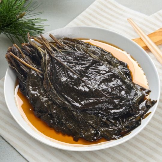 [冷] 韓国市場 えごまの葉 醤油漬け 300g / 韓国おかず 韓国惣菜 ご飯のお供