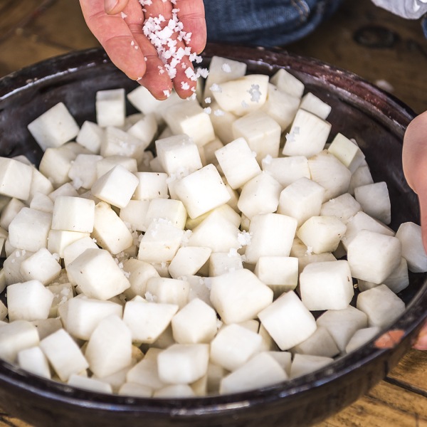 [冷]自家製カクテキ500g/韓国食品 韓国おかず 大根キムチ