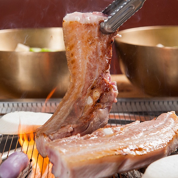 [凍]豚の皮付きバラ肉ブロック約1kg【量り売り】※クレジットカード・銀行振込支払い不可※