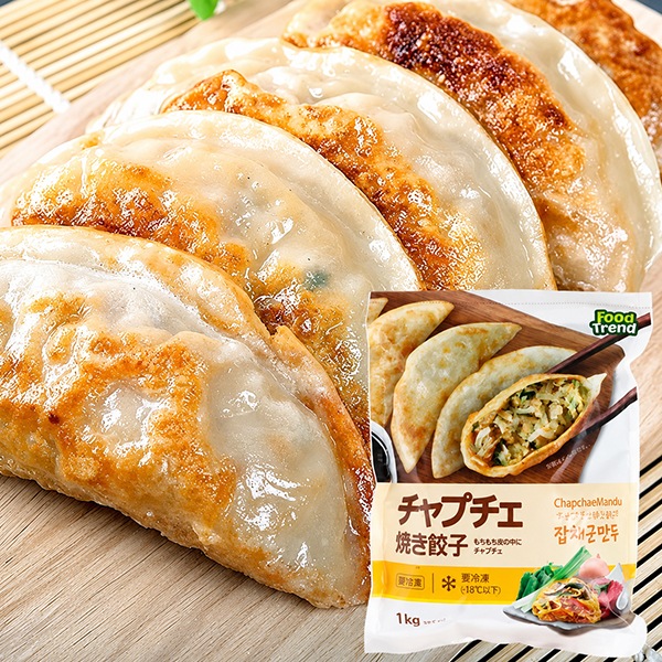 [凍] 名家 チャプチェ 焼き餃子 1kg 春雨たっぷり 焼き餃子 冷凍マンドゥ 韓国食品