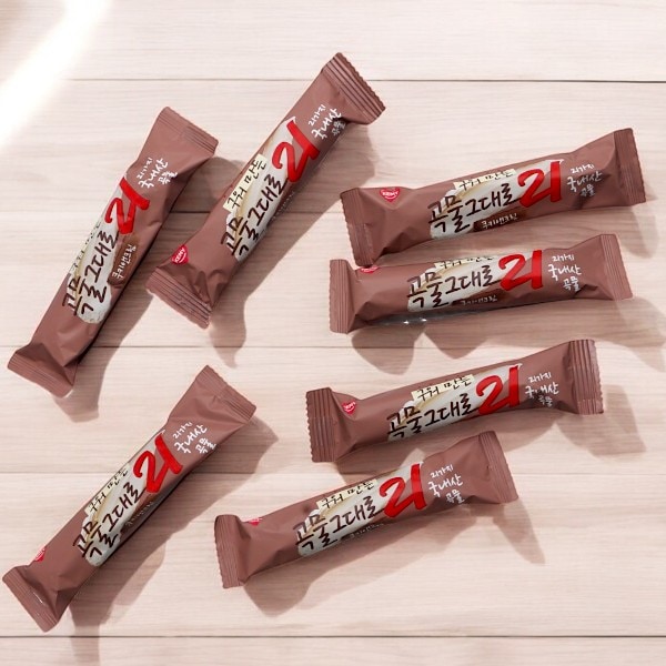 [KEMY] 焼きたて 穀物そのまま21 クリスピーロール菓子 クッキー＆クリーム味 150g / 韓国食品 韓国お菓子 穀物菓子