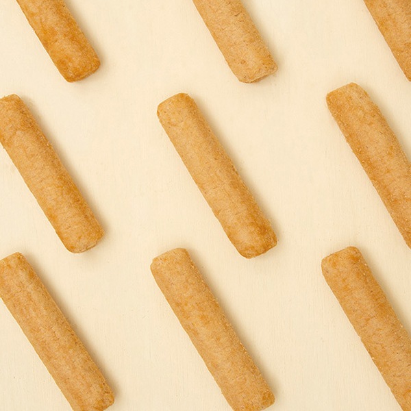 [KEMY] 焼きたて 穀物そのまま21 クリスピーロール菓子 きなこ餅味 150g / 韓国食品 韓国お菓子 穀物菓子