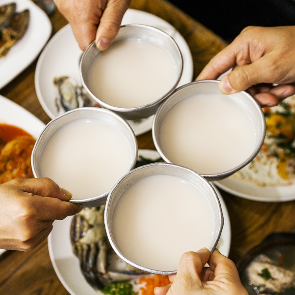 [冷]ジピョン 生 マッコリ 750ml 1箱(6本入り)Alc.5％ / 韓国生マッコリ 韓国お酒 伝統酒