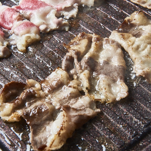 [凍] 牛外バラ 薄切り 丸形 2mm 500g / さっと焼ける 旨みたっぷり