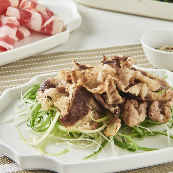 [凍] 牛外バラ 薄切り 丸形 2mm 500g / さっと焼ける 旨みたっぷり