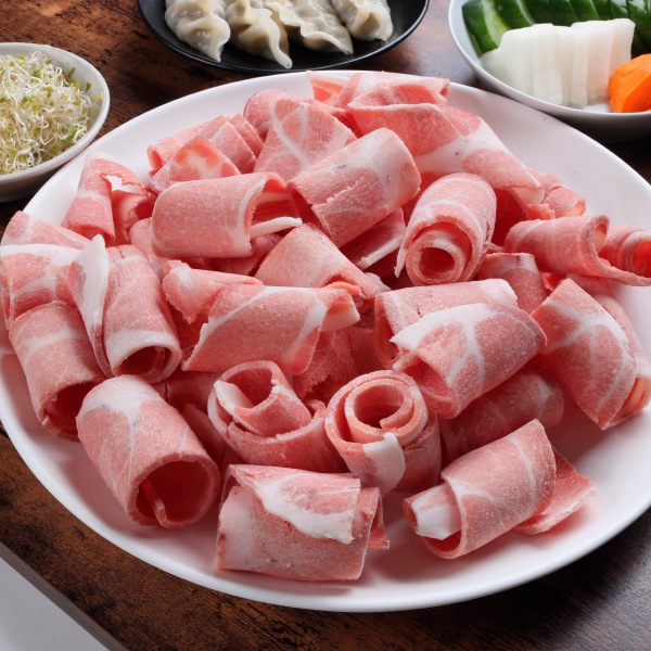 [凍] 豚肩ロース 薄切り 丸形 2mm 約500g / 薄切り ロール 旨み極上 ジューシー しゃぶしゃぶ 焼肉用