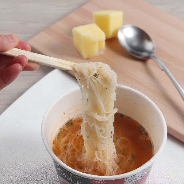 [Mr.Hoo] お米ヌードル キムチ味 92g / 旨辛スープがクセになる