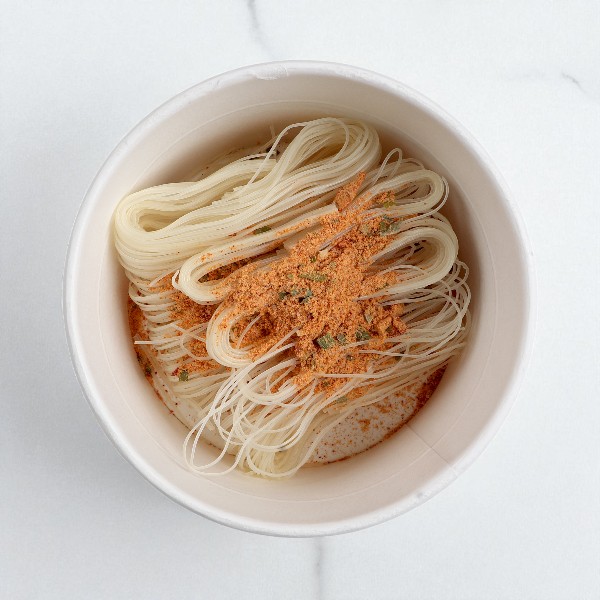 [Mr.Hoo] お米ヌードル キムチ味 92g / 旨辛スープがクセになる