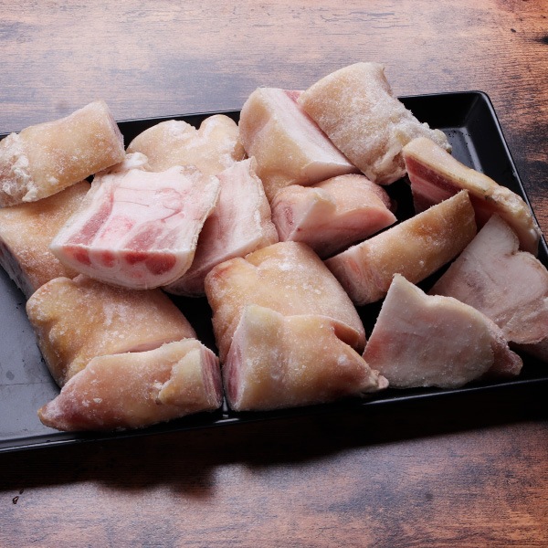 [凍] 冷凍 豚足 カット 1kg　国産 とろぷる食感 コラーゲンたっぷり