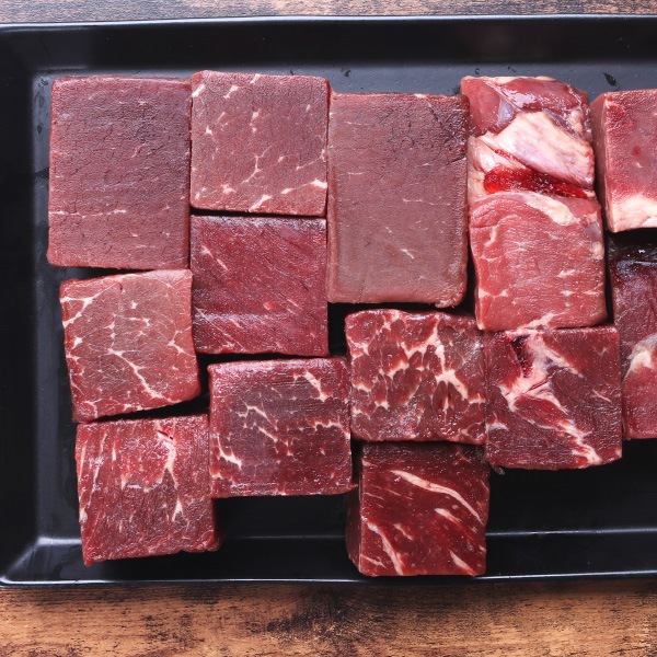 [凍]牛トップサイド カット 1kg / 牛うちもも カブリ無 柔らか赤身 脂控えめ