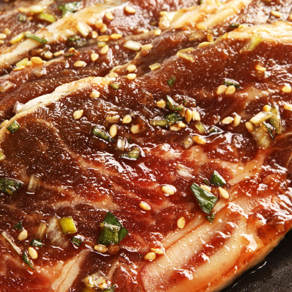 [凍] ヤンニョム 味付け 骨付き LA カルビ スライス 1kg / お歳暮 アメリカ産 韓国焼肉 たれ　