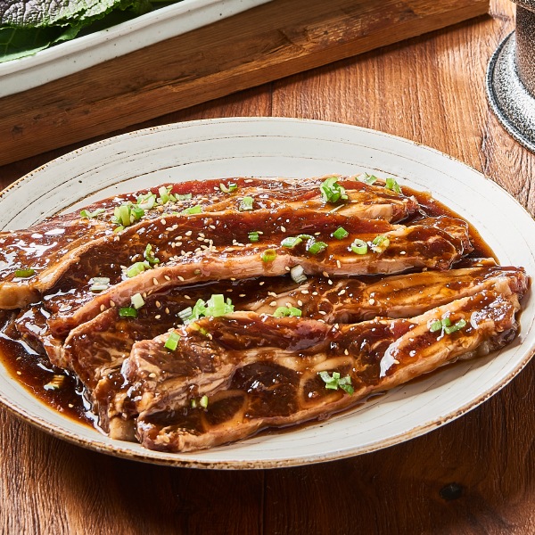 [凍] ヤンニョム 味付け 骨付き LA カルビ スライス 1kg / お歳暮 アメリカ産 韓国焼肉 たれ　