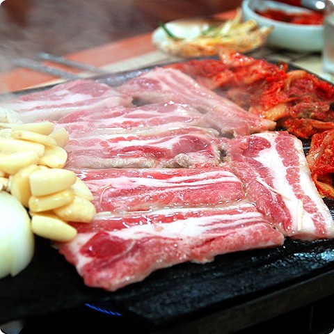 [凍] 豚 バラ肉 スライス 9mm 約1kg / たっぷり大容量 旨み極上 ジューシー