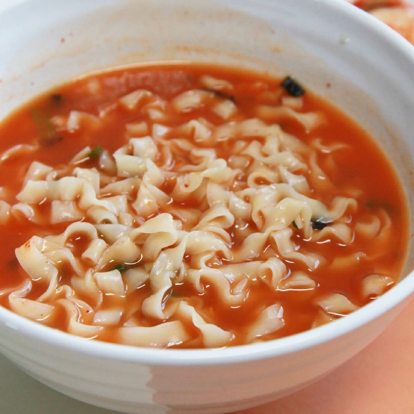 [農心] オルクン ジャンカルグクス 103g/ 袋ラーメン 韓国らーめん