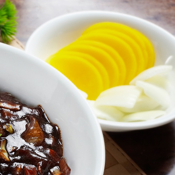 [冷]スライスたくあん2.8kg/半円形 韓国食品 韓国食材 大根漬け たくあん
