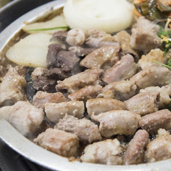 [凍]牛ホルモン(小腸) 脂多め 約1kg / ホルモン焼き 焼肉 もつ鍋