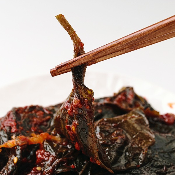 [冷] 韓国市場 業務用 エゴマの辛口和え 10kg / ご飯がすすむ絶品おかず　ピリ辛×香り豊か！