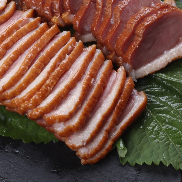 [凍]合鴨スモーク スライス 500g / 合鴨肉 鴨 スモーク 燻製された鴨肉 お酒のつまみ サラダ オードブル