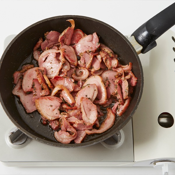 [凍]合鴨パストラミ スライス 500g / 鴨 胡椒 鶏肉 鴨肉 燻製された鴨肉 お酒のつまみ サラダ オードブル