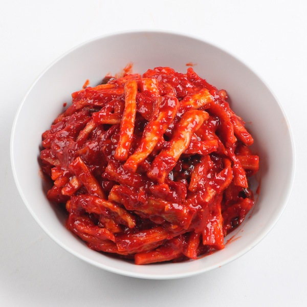 [冷] 韓国市場 切干し大根 辛口和え 500g / やみつき食感 旨辛ダイコン和え