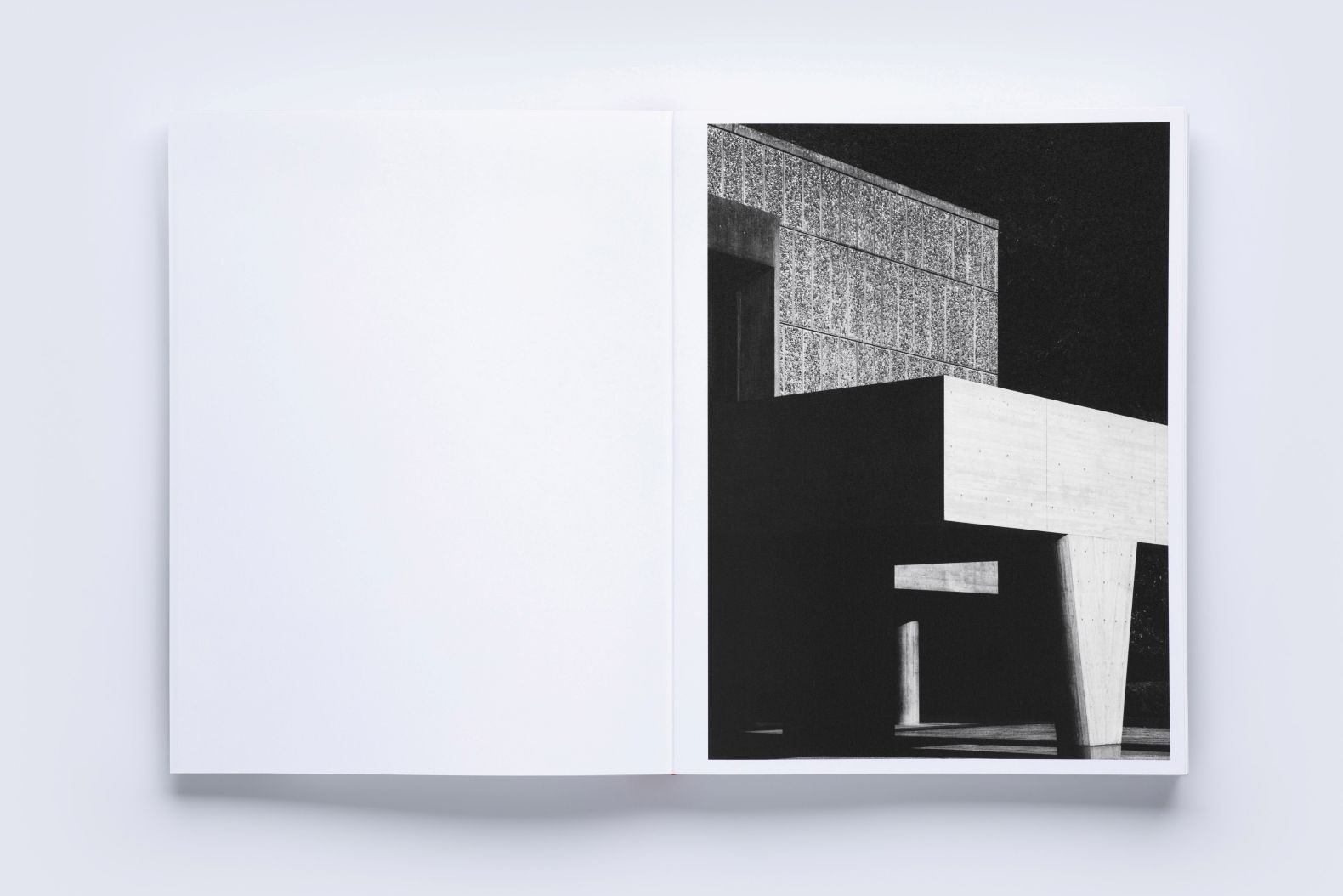 写真集『LE CORBUSIER THE NATIONAL MUSEUM OF WESTERN ART　ル・コルビュジエ 国立西洋美術館　写真 / 瀧本幹也 』 
