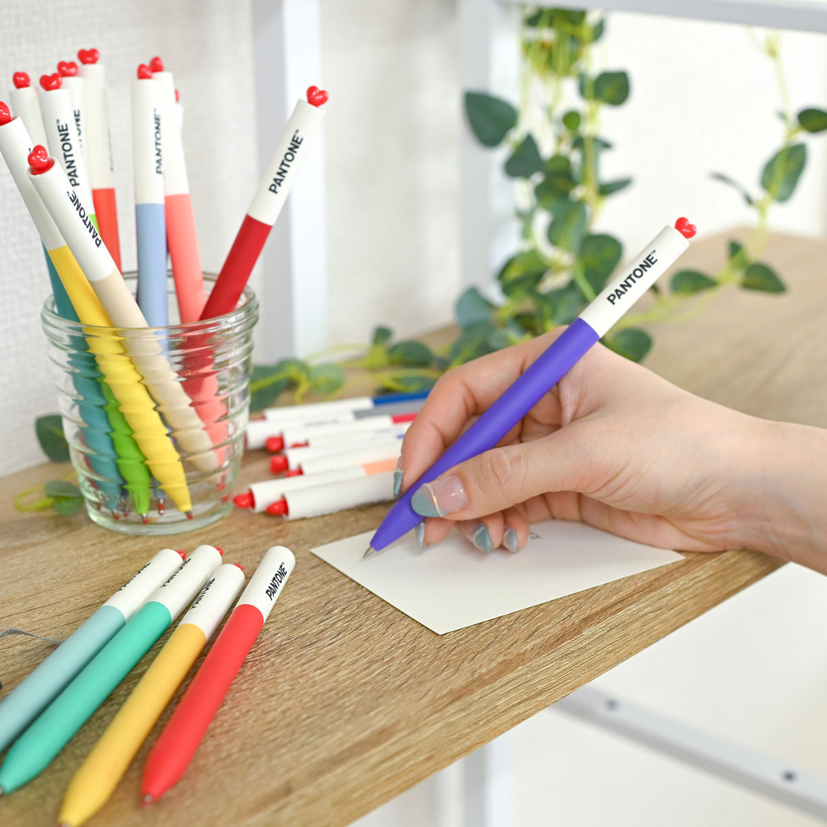 KACO×PANTONE ゲルインク(黒) ボールペン  0.5mm 2000～2025年(受賞色) 全28色 (リフィル販売有)