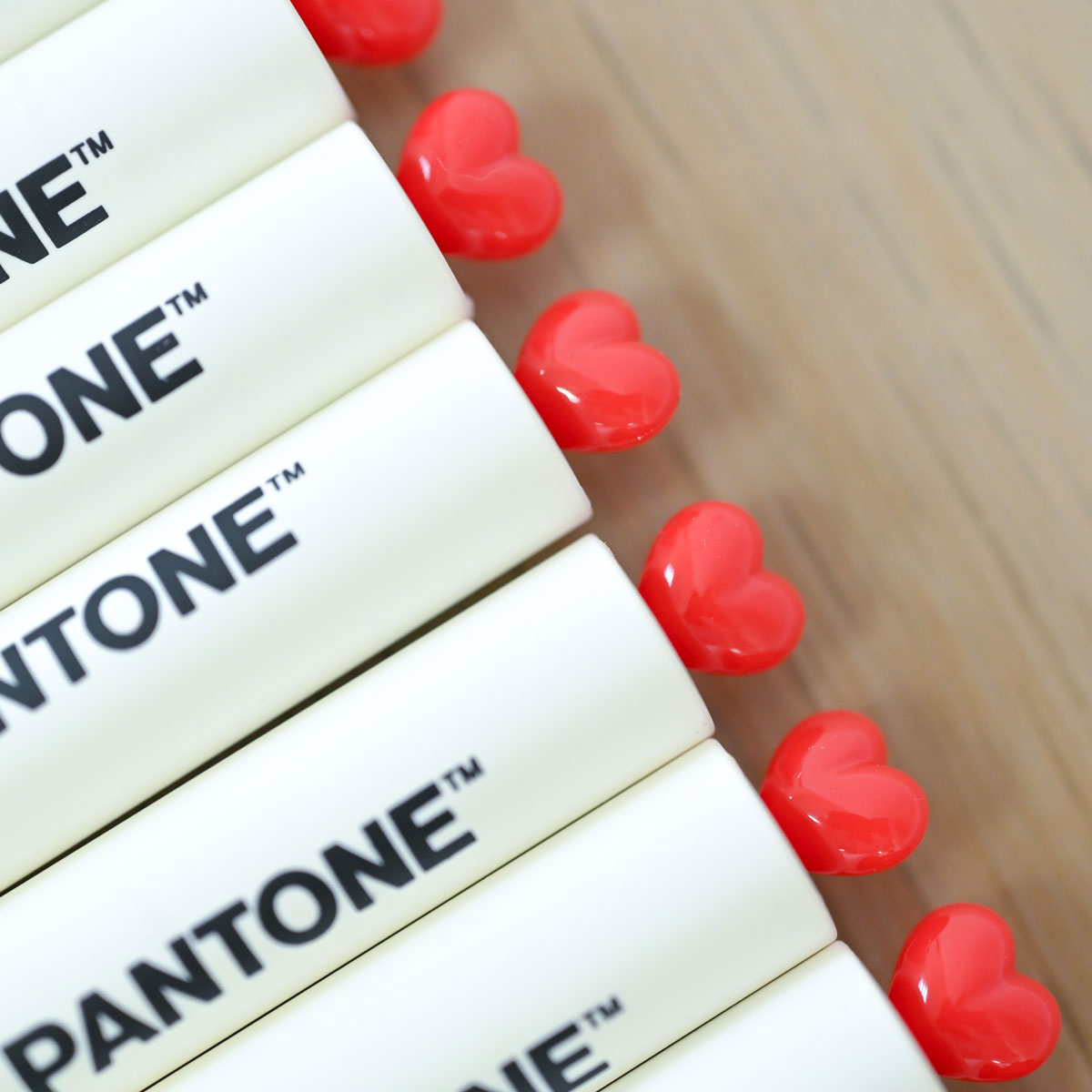 KACO×PANTONE ゲルインク(黒) ボールペン  0.5mm 2000～2025年(受賞色) 全28色 (リフィル販売有)