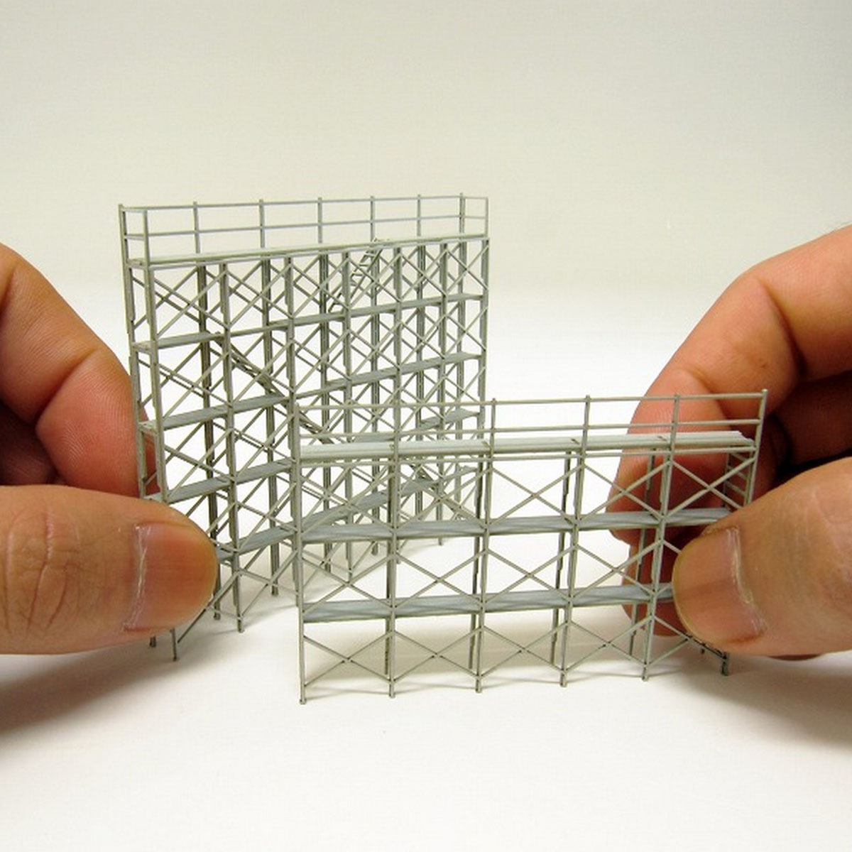 さんけい なつかしのジオラマシリーズS=1/150 枠組足場セット (MP03-73)