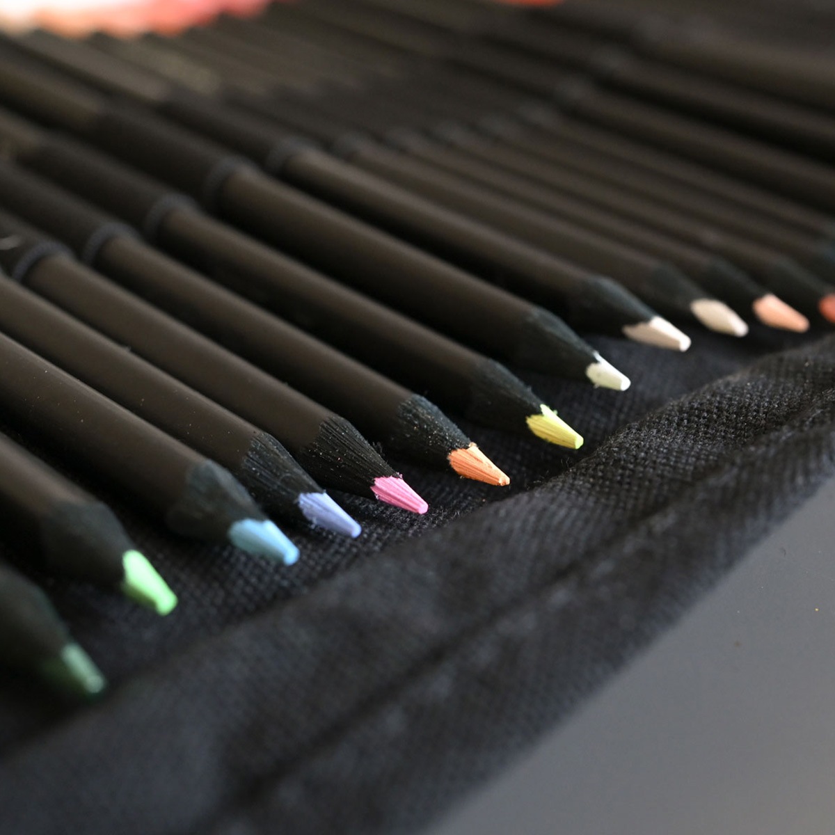 ファーバーカステル ブラックエディション 72色ペンシルロール (116418