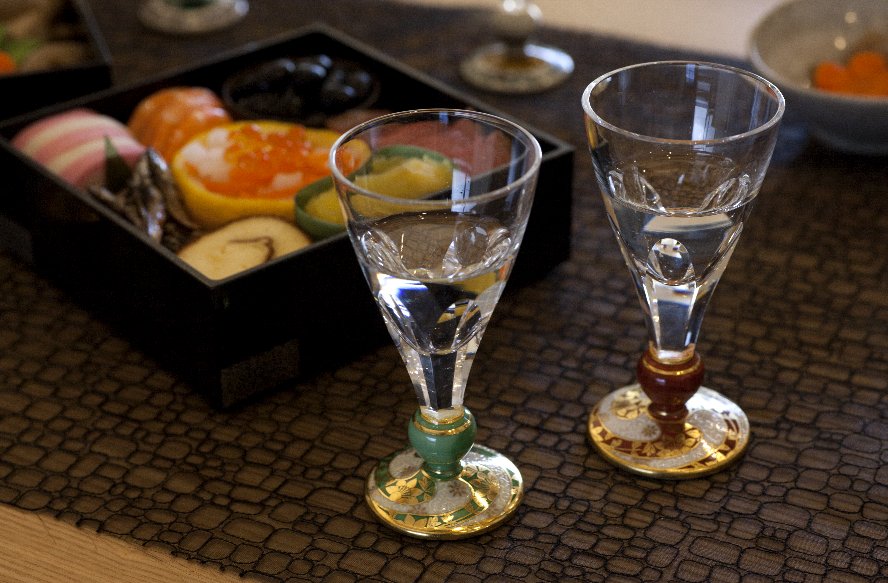 万華鏡冷酒グラス（六面切子）　金襴手花唐草文　緑