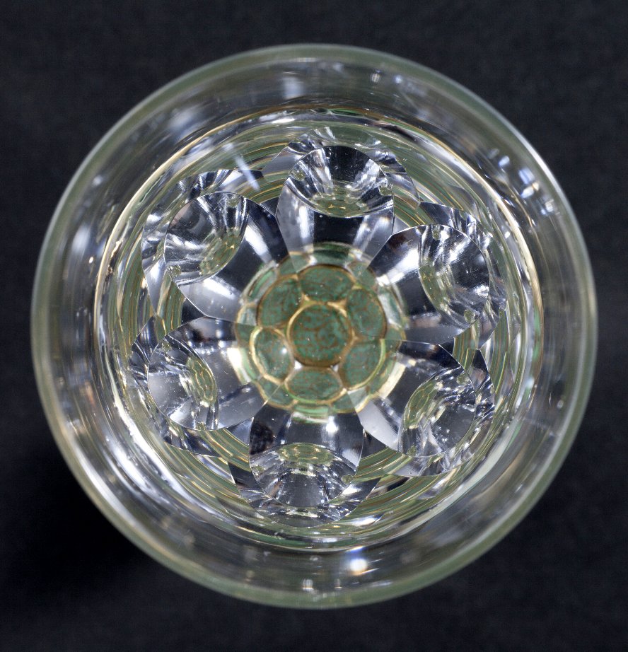 万華鏡冷酒グラス（六面切子）　金襴手花唐草文　緑