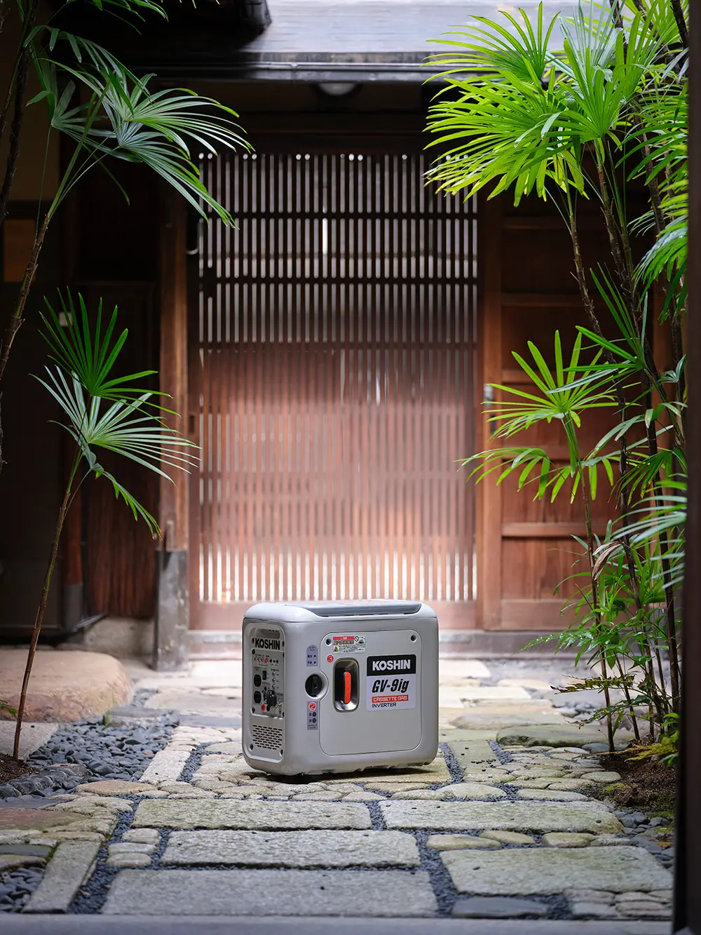 KOSHIN（工進）発電×蓄電セット－カセットガス式インバーター発電機 GV-9ig／ポータブル電源 BPS-6L｜インジケーター搭載／国土交通省超低騒音型建設機械指定／リン酸鉄リチウムイオンバッテリー搭載（充放電サイクル約4000回）コンセント挿しっぱなしパススルー充電完全対応／停電時の自動直接給電EPS機能搭載