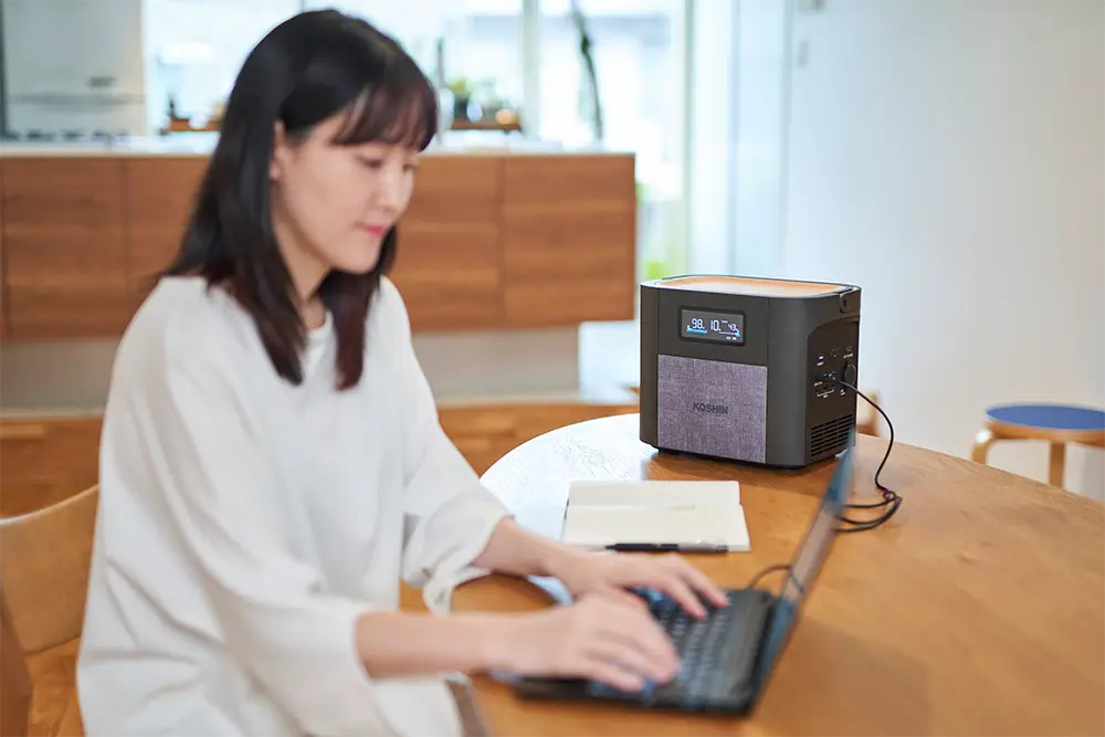 KOSHIN（工進）発電×蓄電セット－カセットガス式インバーター発電機 GV-9ig／ポータブル電源 BPS-6L｜インジケーター搭載／国土交通省超低騒音型建設機械指定／リン酸鉄リチウムイオンバッテリー搭載（充放電サイクル約4000回）コンセント挿しっぱなしパススルー充電完全対応／停電時の自動直接給電EPS機能搭載