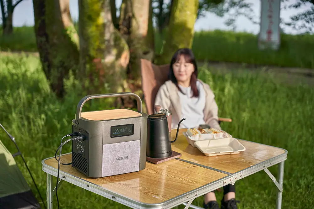 KOSHIN（工進）発電×蓄電セット－カセットガス式インバーター発電機 GV-9ig／ポータブル電源 BPS-6L｜インジケーター搭載／国土交通省超低騒音型建設機械指定／リン酸鉄リチウムイオンバッテリー搭載（充放電サイクル約4000回）コンセント挿しっぱなしパススルー充電完全対応／停電時の自動直接給電EPS機能搭載